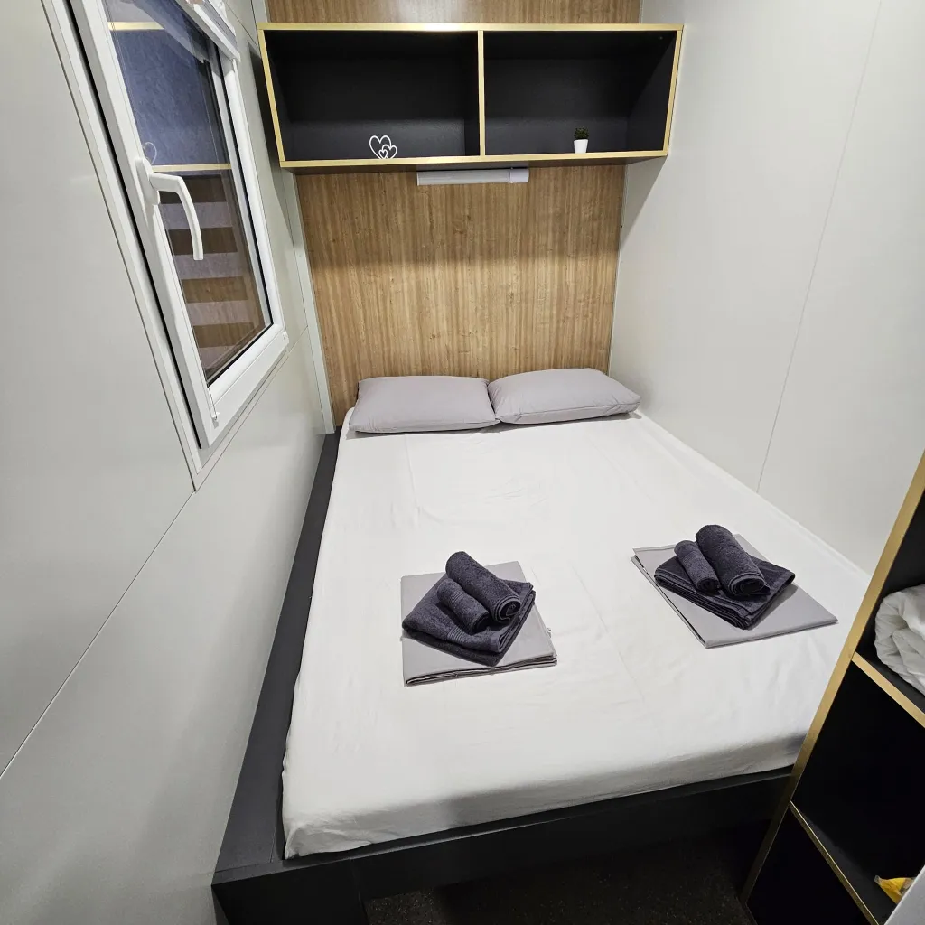 Mobile Home for 4-5 Guests in Pakostane, Croatia