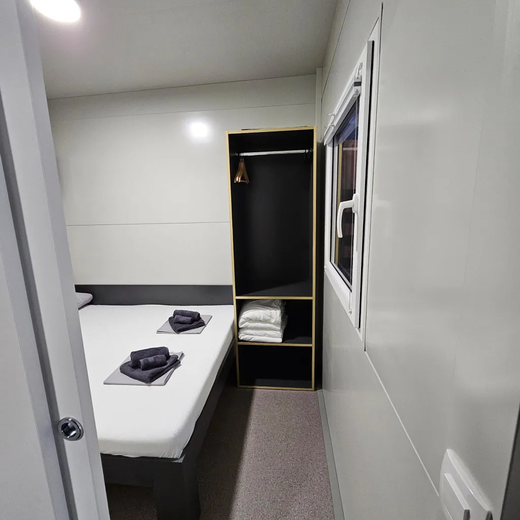 Mobile Home for 4-5 Guests in Pakostane, Croatia