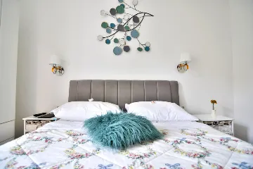 Split 1-Bedroom Apartment for 2 near Sandy Beach