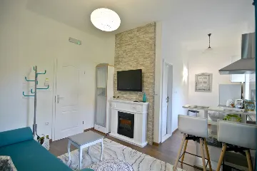 Split 1-Bedroom Apartment for 2 near Sandy Beach