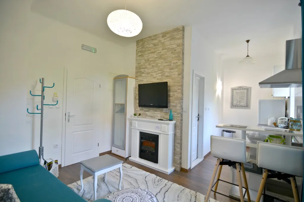 Split 1-Bedroom Apartment for 2 near Sandy Beach
