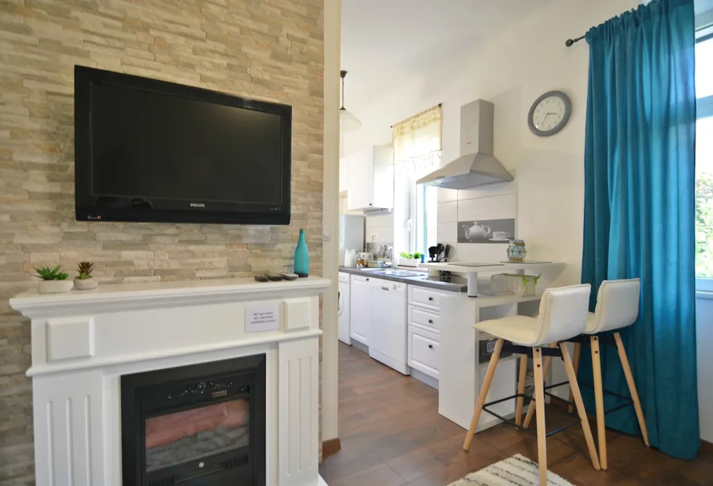 Split 1-Bedroom Apartment for 2 near Sandy Beach