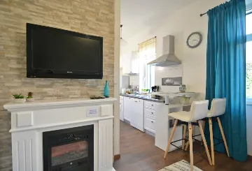 Split 1-Bedroom Apartment for 2 near Sandy Beach