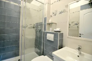 Split 1-Bedroom Apartment for 2 near Sandy Beach