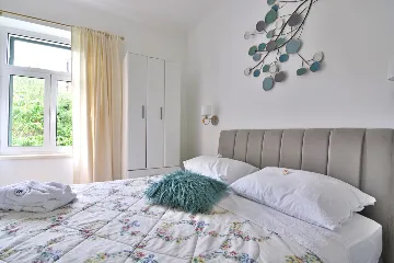 Split 1-Bedroom Apartment for 2 near Sandy Beach