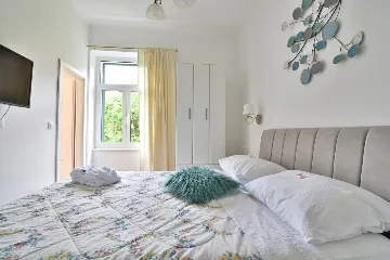 Split 1-Bedroom Apartment for 2 near Sandy Beach