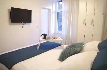 Split 1-Bedroom Apartment for 2 near Sandy Beach