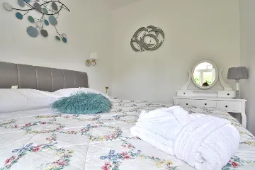 Split 1-Bedroom Apartment for 2 near Sandy Beach