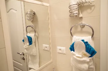 Split 1-Bedroom Apartment for 2 near Sandy Beach