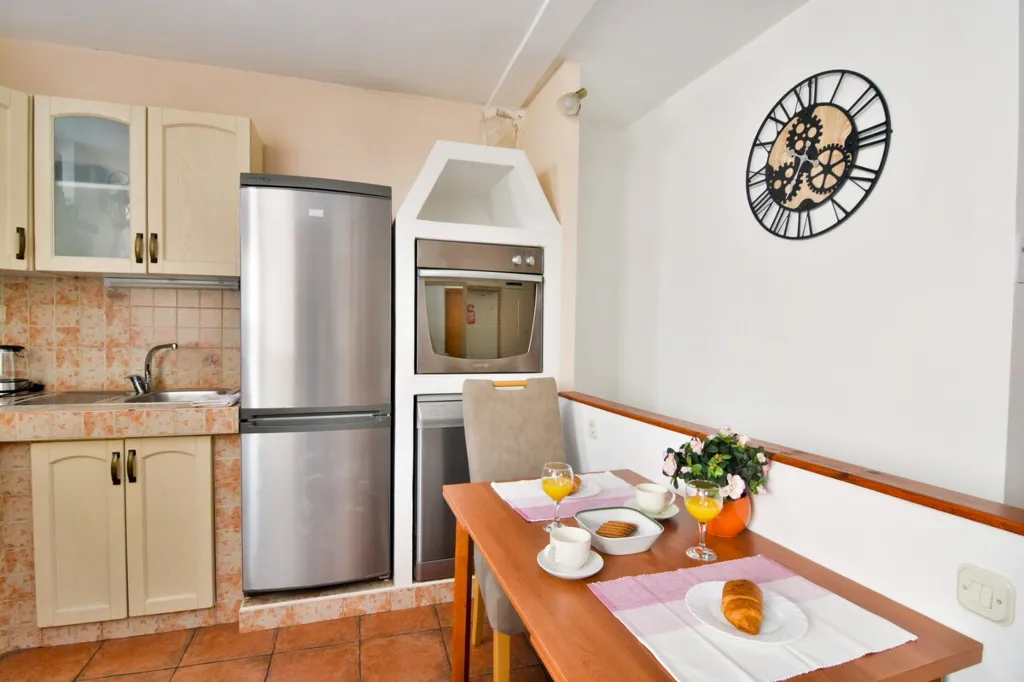 1-Bedroom Apartment in Vis for 2 Guests