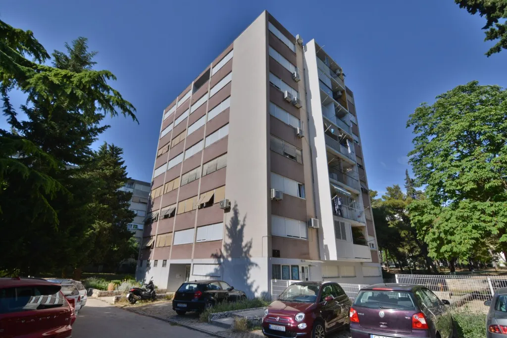 Split Balcony Apartment for 2 Guests