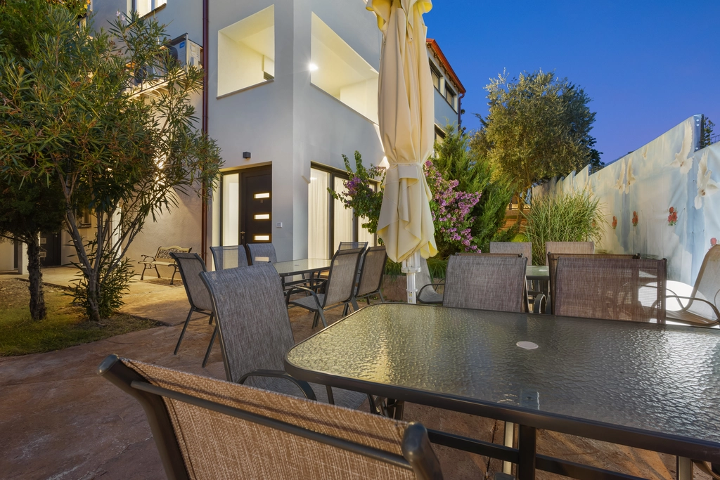 Two-Bedroom Apartment in Pula