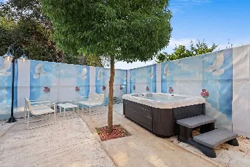 2-Bedroom Apartment in Pula for 4 Guests