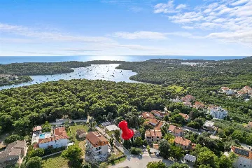 2-Bedroom Apartment in Pula for 4 Guests