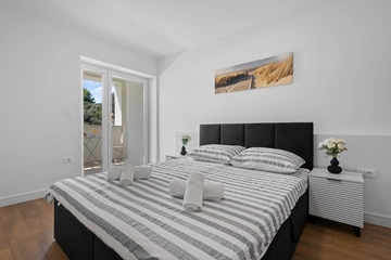 2-Bedroom Apartment in Pula for 4 Guests