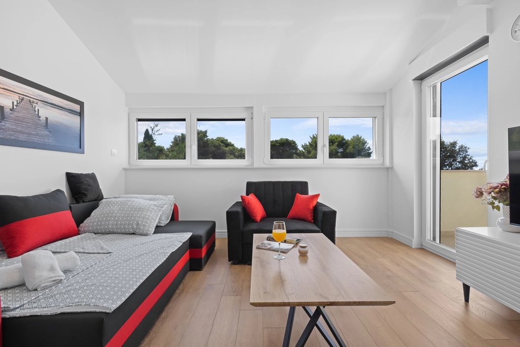 2-Bedroom Apartment in Pula for 4 Guests