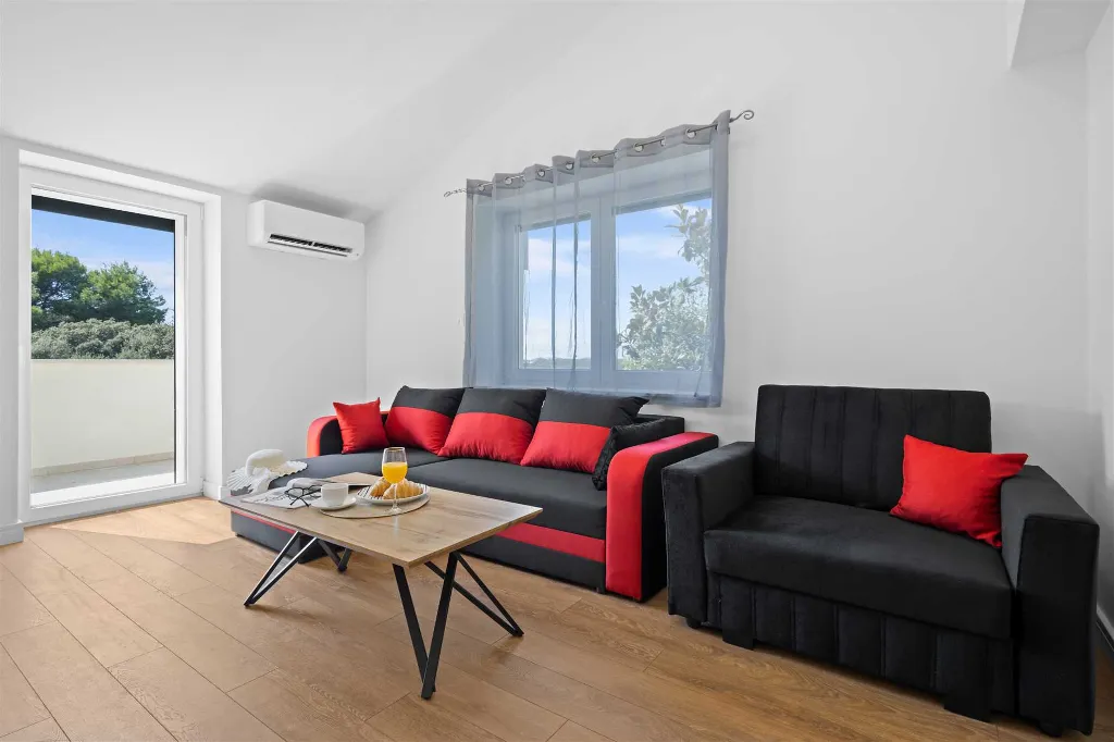 Two-Bedroom Apartment for 4 in Pula