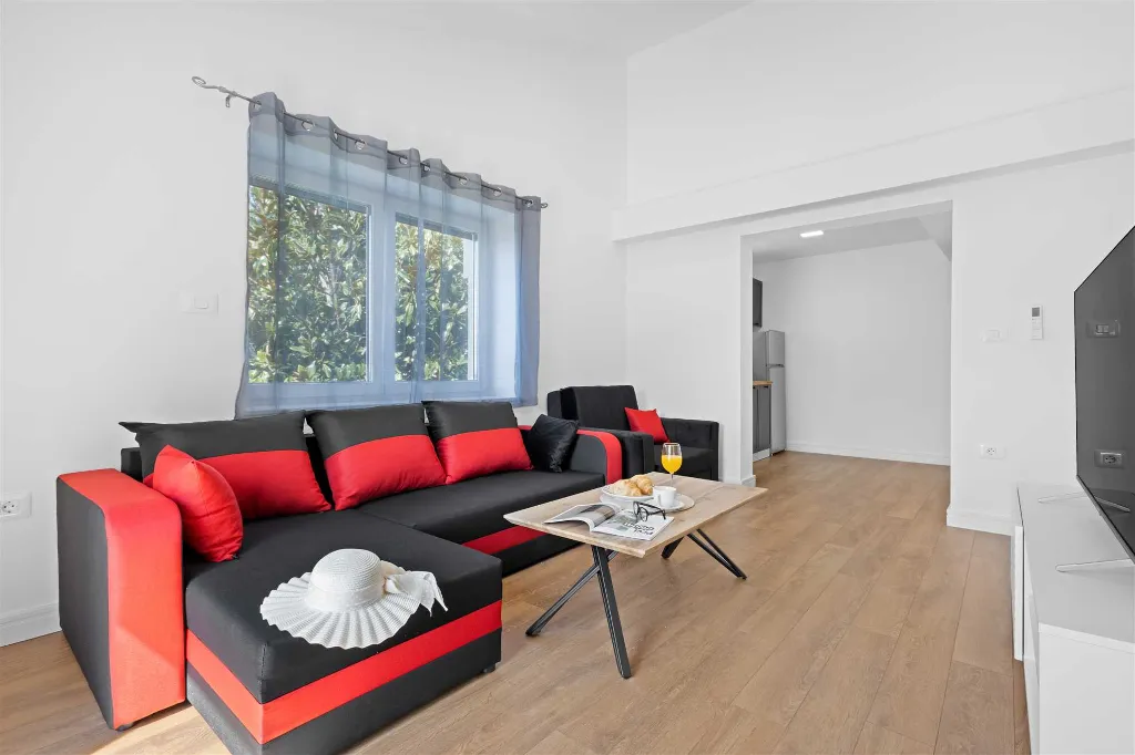 Two-Bedroom Apartment for 4 in Pula