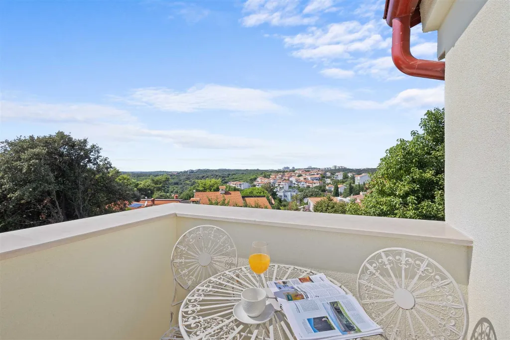 Two-Bedroom Apartment for 4 in Pula