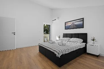 Two-Bedroom Apartment for 4 in Pula