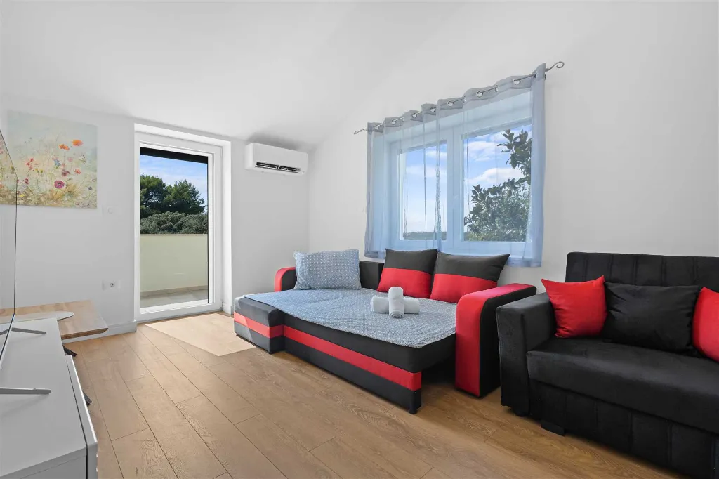 Two-Bedroom Apartment for 4 in Pula