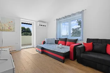 Two-Bedroom Apartment for 4 in Pula
