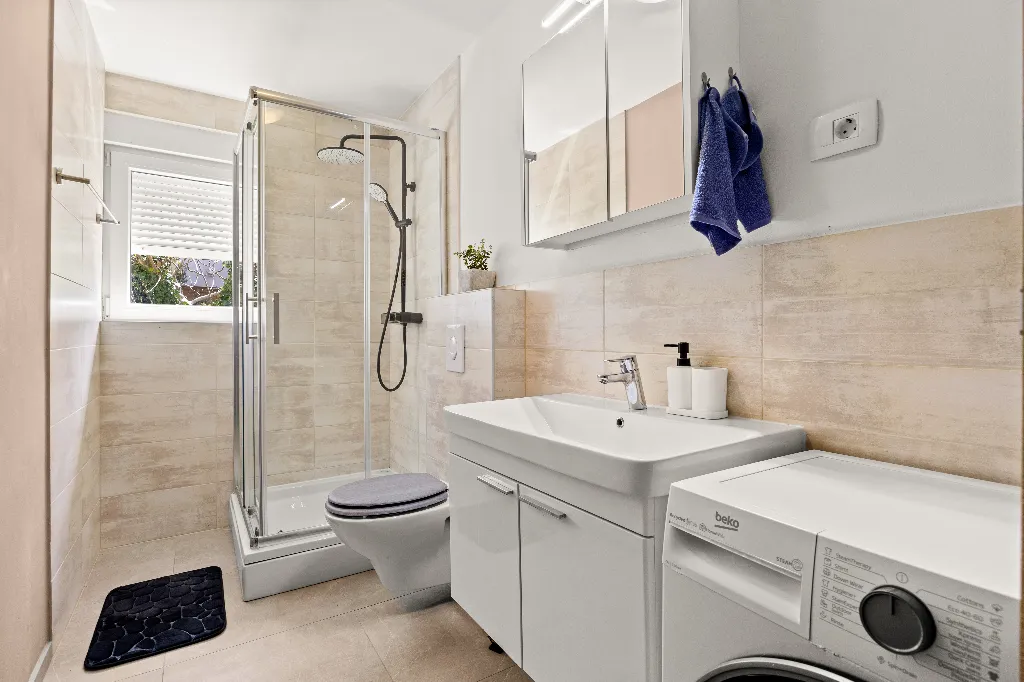Medulin 3-Bedroom Apartment for 6 Guests