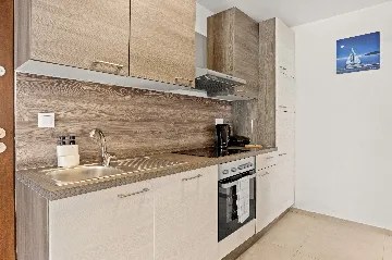 Medulin 3-Bedroom Apartment for 6 Guests