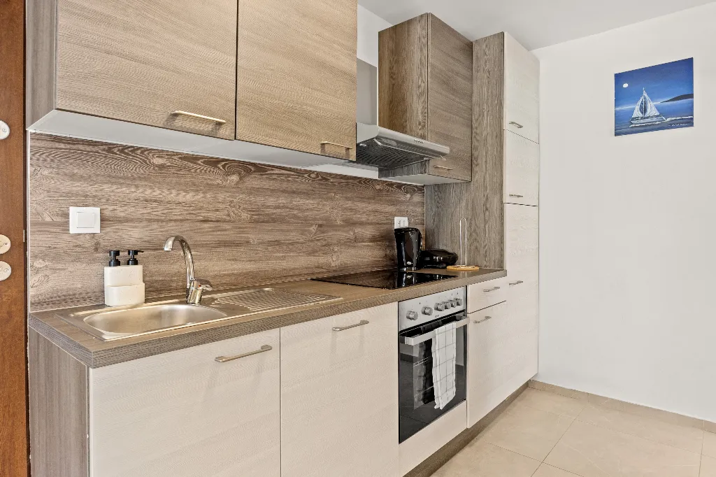 Medulin 3-Bedroom Apartment for 6 Guests