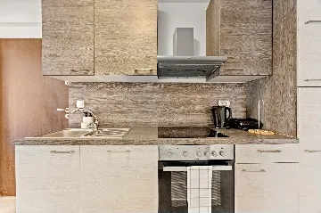 Medulin 3-Bedroom Apartment for 6 Guests