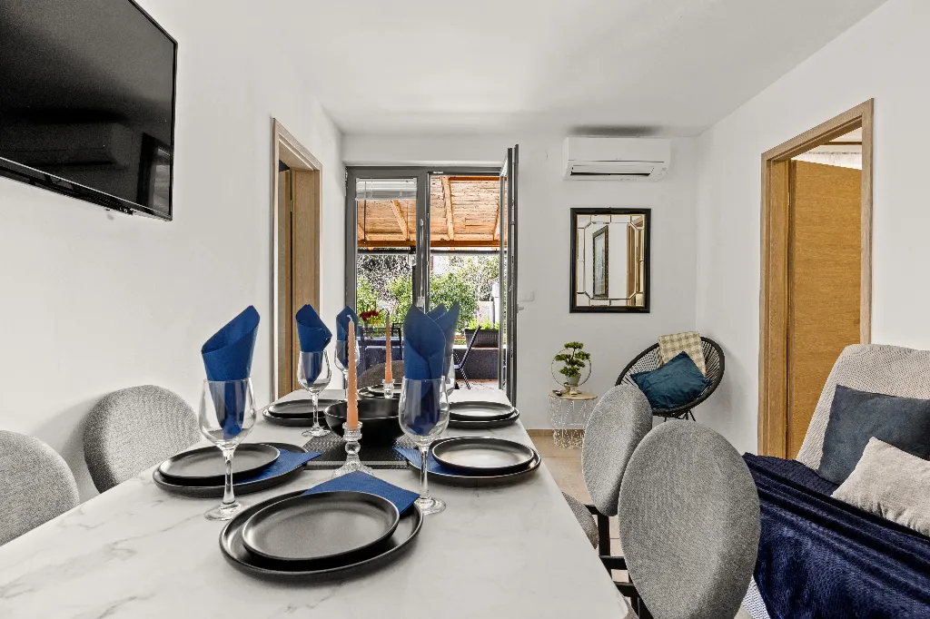 Medulin 3-Bedroom Apartment for 6 Guests