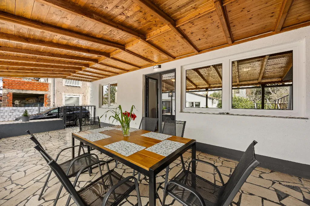Medulin 3-Bedroom Apartment for 6 Guests