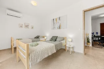 Medulin Apartment for 4 Guests with Terrace