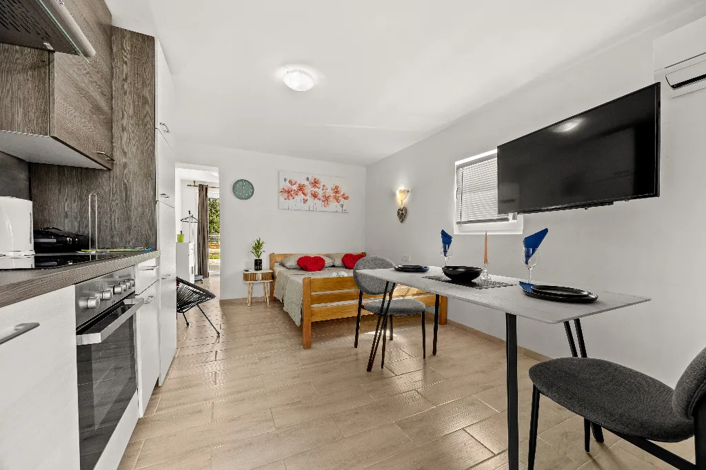 Medulin Studio Apartment for 2 Guests with Parking