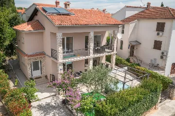 Rovinj 4-Bedroom House with Jacuzzi for 8