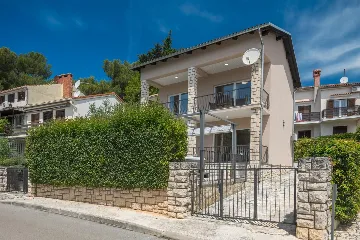 Rovinj 4-Bedroom House with Jacuzzi for 8