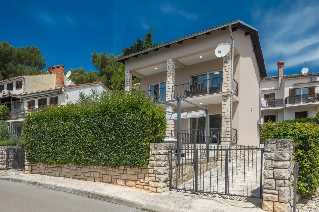 Rovinj 4-Bedroom House with Jacuzzi for 8