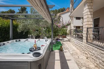Rovinj 4-Bedroom House with Jacuzzi for 8