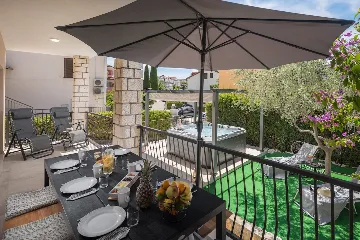 Rovinj 4-Bedroom House with Jacuzzi for 8