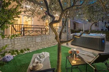 Rovinj 4-Bedroom House with Jacuzzi for 8