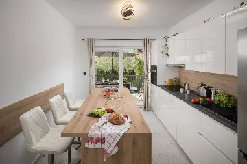 Rovinj 4-Bedroom House with Jacuzzi for 8