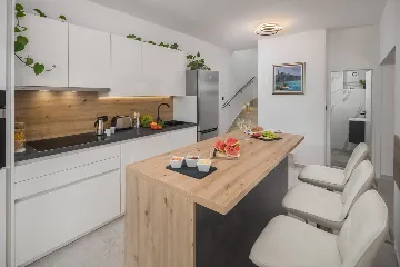 Rovinj 4-Bedroom House with Jacuzzi for 8