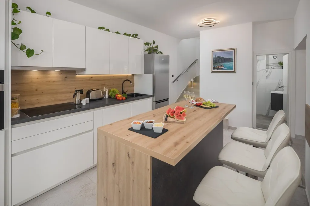 Rovinj 4-Bedroom House with Jacuzzi for 8