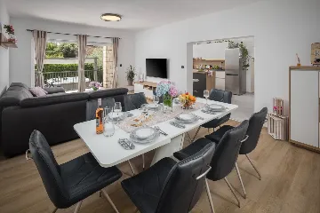 Rovinj 4-Bedroom House with Jacuzzi for 8