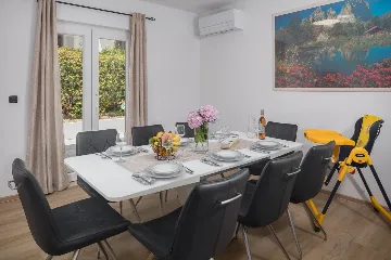 Rovinj 4-Bedroom House with Jacuzzi for 8