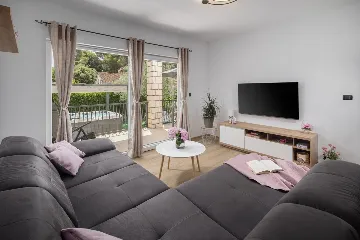 Rovinj 4-Bedroom House with Jacuzzi for 8