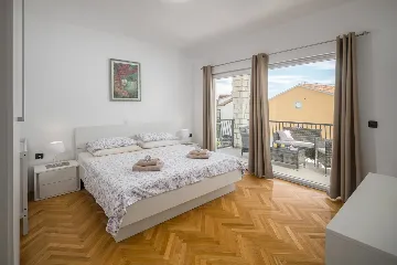 Rovinj 4-Bedroom House with Jacuzzi for 8