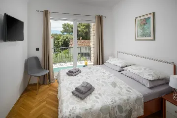 Rovinj 4-Bedroom House with Jacuzzi for 8