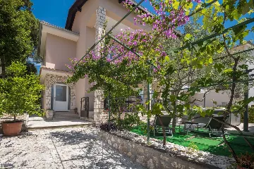 Rovinj 4-Bedroom House with Jacuzzi for 8