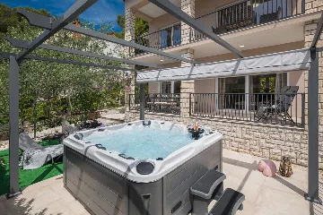 Rovinj 4-Bedroom House with Jacuzzi for 8